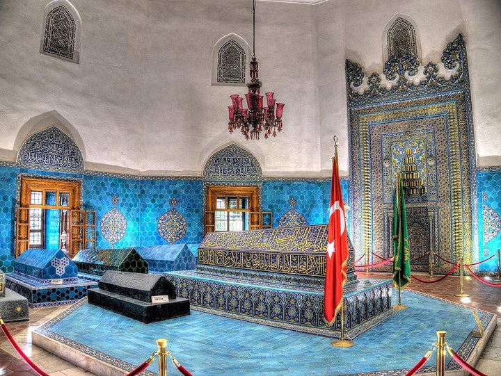 "Visitors at the tomb of Ertuğrul Gazi, immersing in the 'Diriliş: Ertuğrul' experience."
