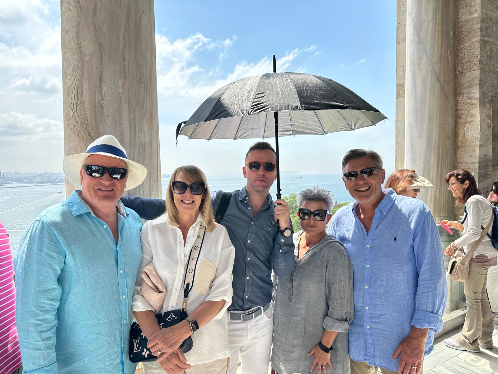 istanbul-private-tour-guide-sultanahmet Private licensed guide with guests in Sultanahmet, Istanbul